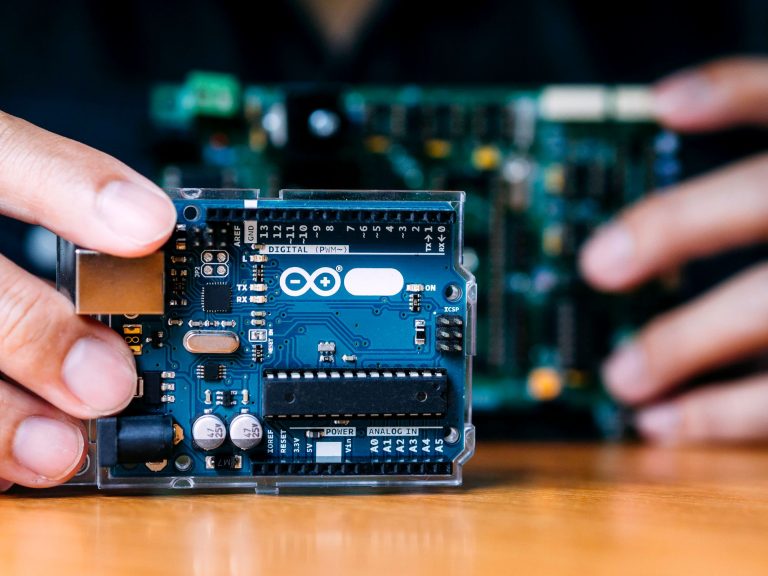 Simulare Arduino e i suoi sensori con Tinkercad