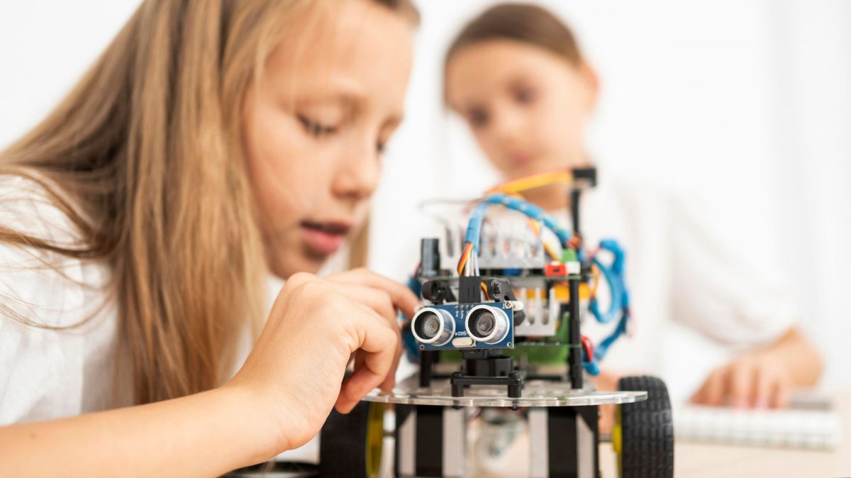 Di STEM in STEM - L’insegnamento STEM al passo coi tempi